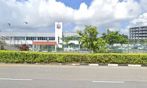 Corrupt guard helped syndicate smuggle cigarettes