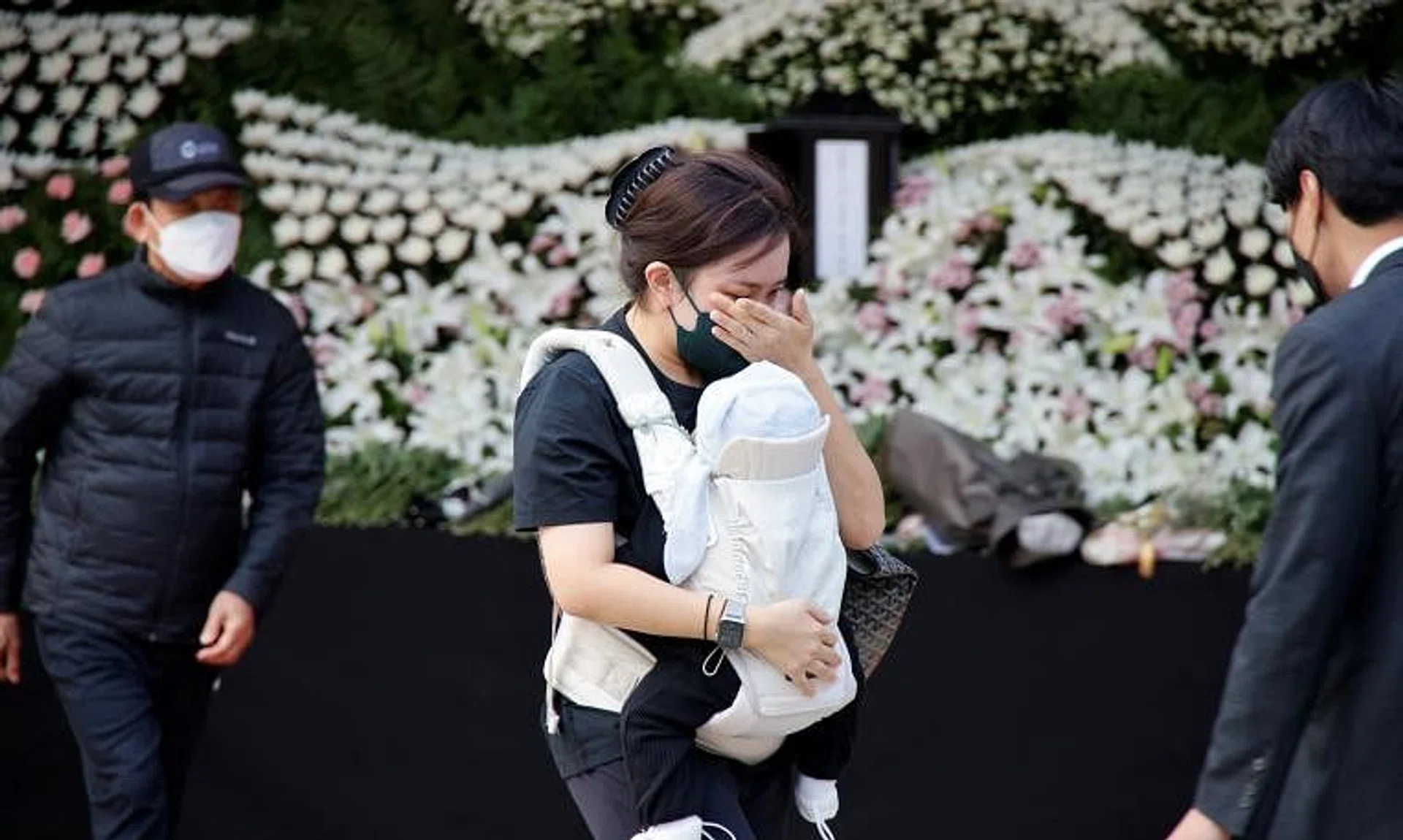 A person mourns at a group memorial for the victims of at the Seoul City Hall Plaza on Oct 31, 2022.
