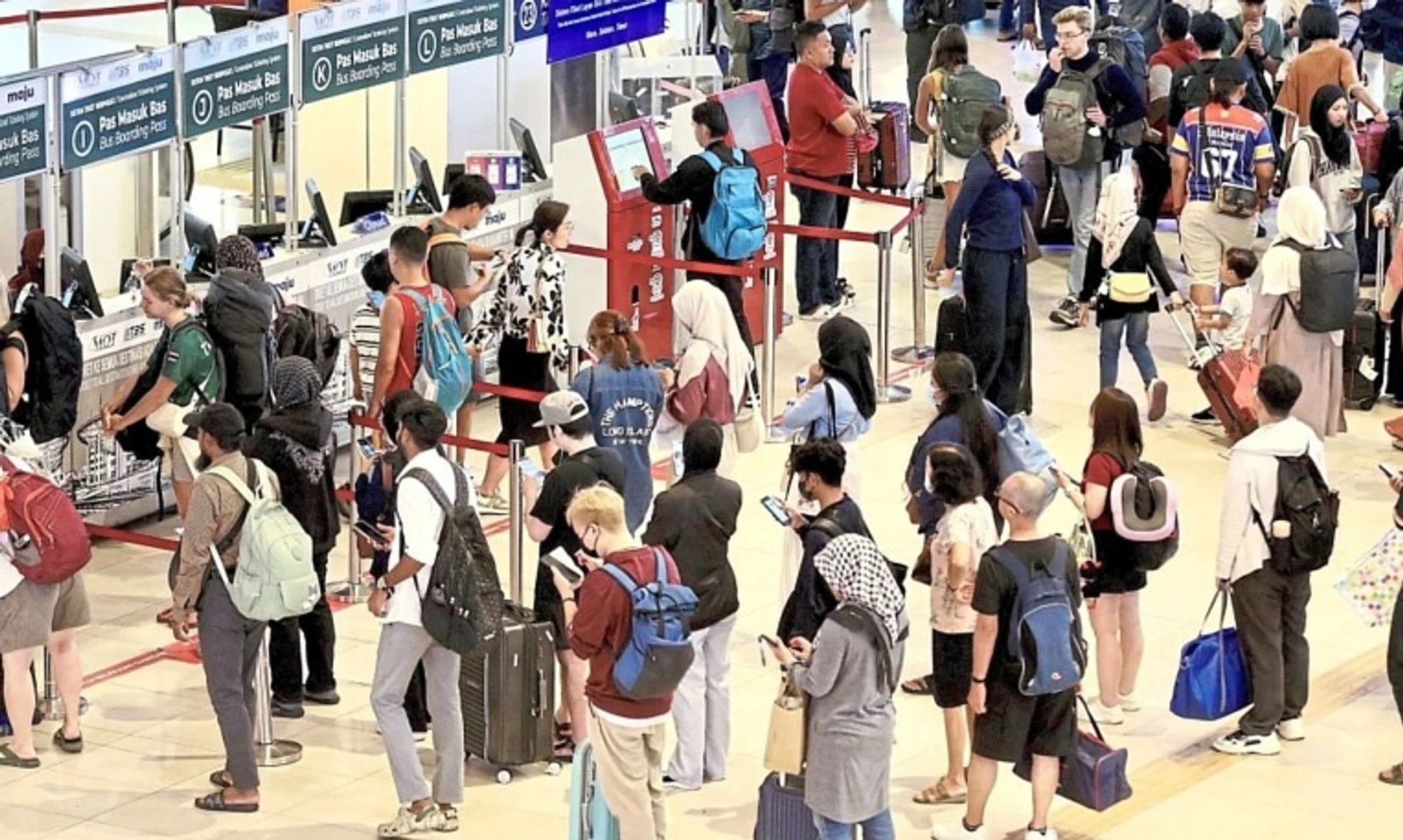 Long queues of travellers were seen at Terminal Bersepadu Selatan in Malaysia ahead of the Chinese New Year festivities.