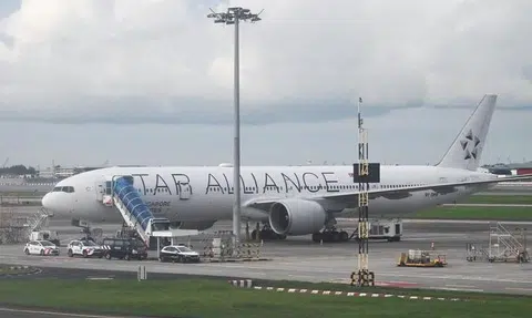 Plane involved in SQ321 incident returns to Singapore