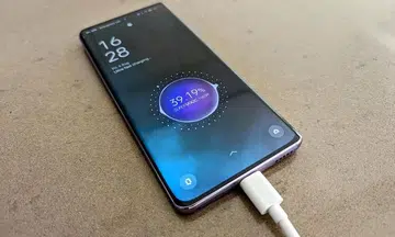 Fast chargers juice up your phone quick, but pose risks for some older devices