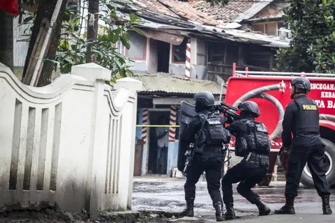 Indonesian ISIS-linked bomber killed by police