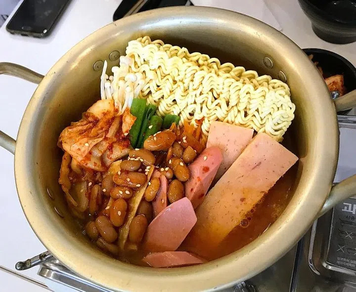 787