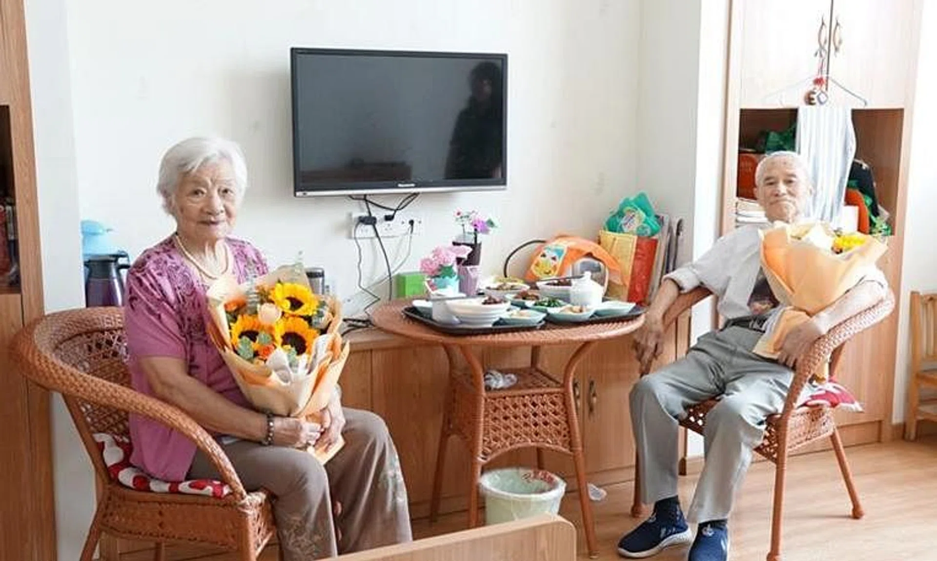 After 70 years apart, childhood friends Xu Guizhen (left) and Cao Zhenwei have been reunited and got married at 94.