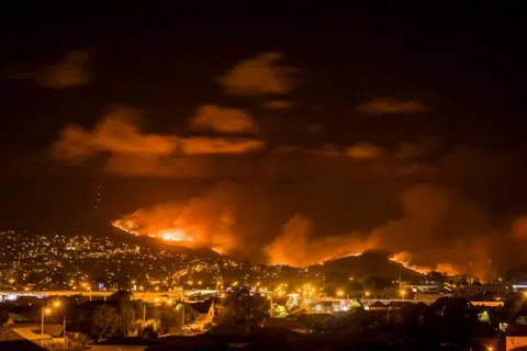 NZ wildfire razes 11 homes, as firefighters battle inferno
