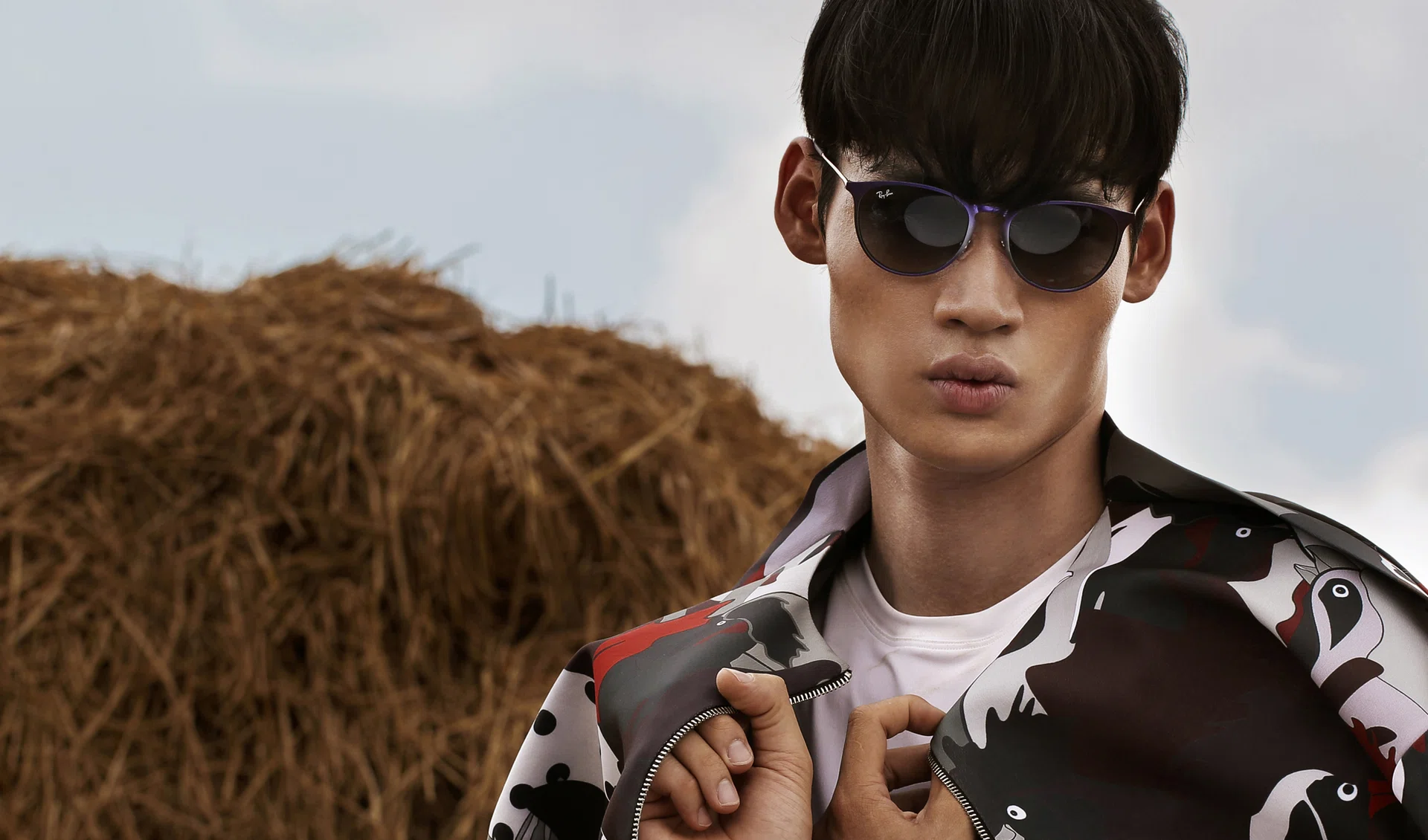 REINVENTED The classic Ray-Ban piece is now updated in a sleek metal so thin and light, in iridescent colours.