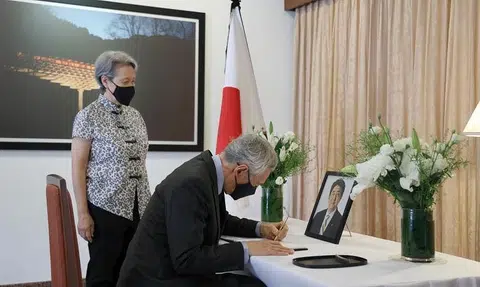 Prime Minister Lee Hsien Loong to attend former Japan PM Shinzo Abe's funeral on Tuesday