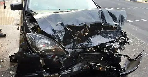 Five hurt in Alexandra Road crash