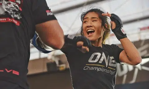 MMA fighter Angela Lee opens up about struggle with mental health, dedicates charity to late sister