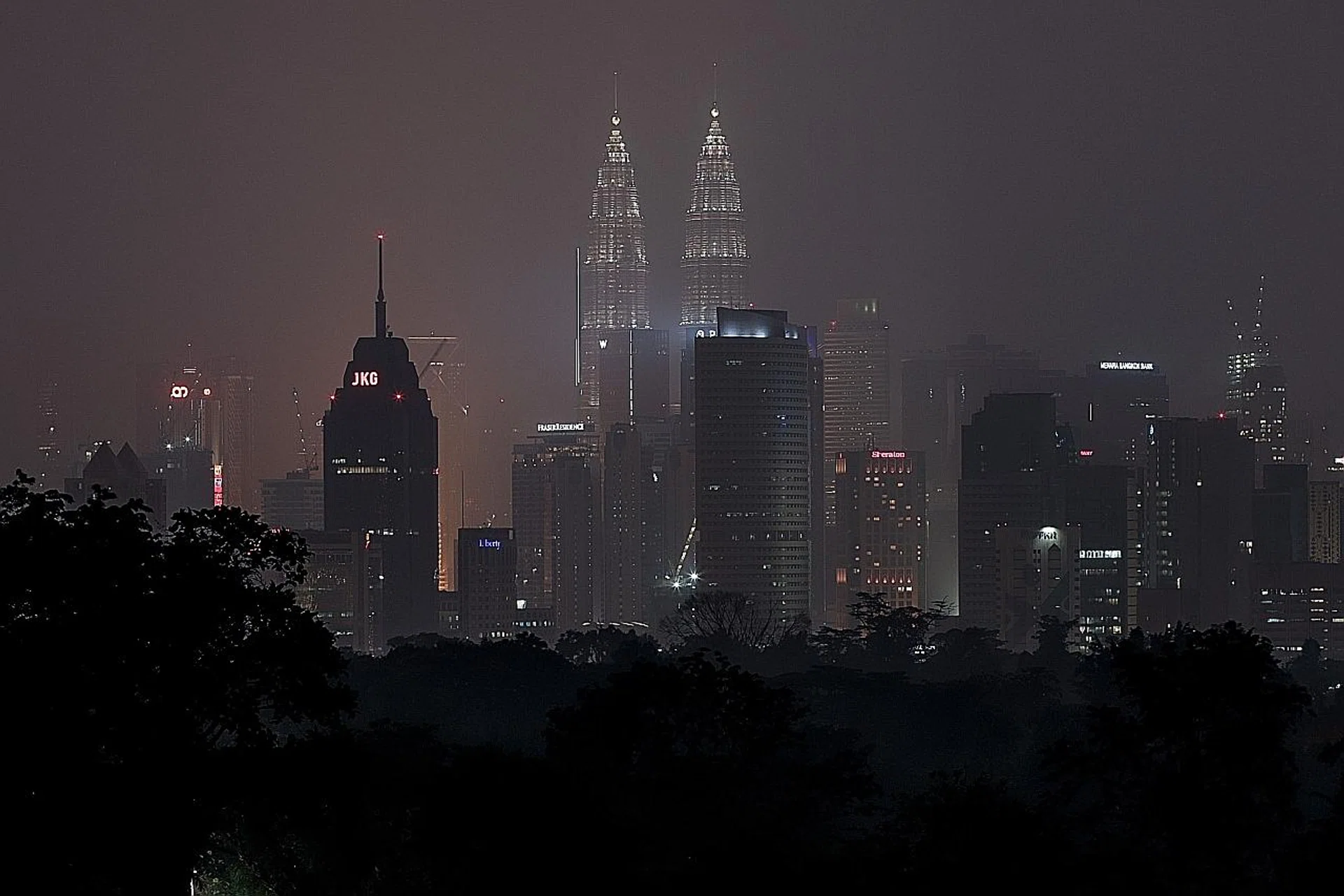 Air quality in the Malaysian states of Selangor, Penang, Putrajaya and Kuala Lumpur have hit the "very unhealthy" mark. 