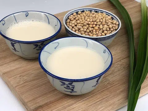 Make your own soya milk that tastes better than store-bought ones