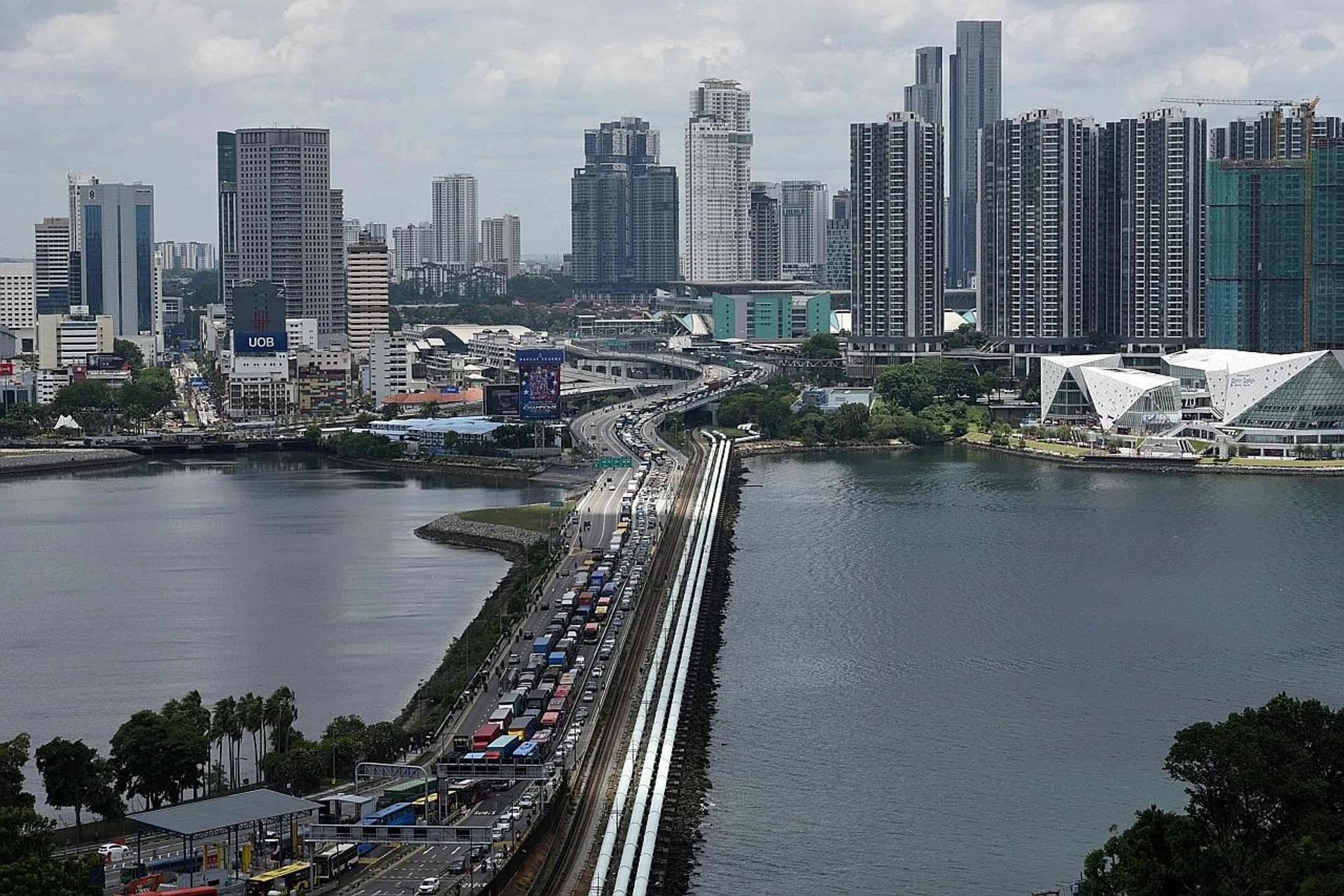 Those intending to return to Malaysia must apply for an entry permit from the Malaysian High Commission in Singapore. 