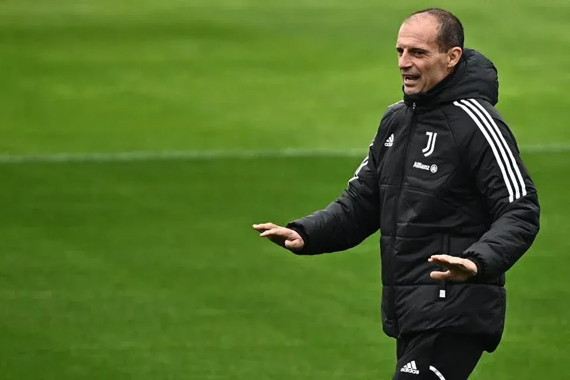 Juventus coach Massimiliano Allegri ruled out talk of resignation. 
