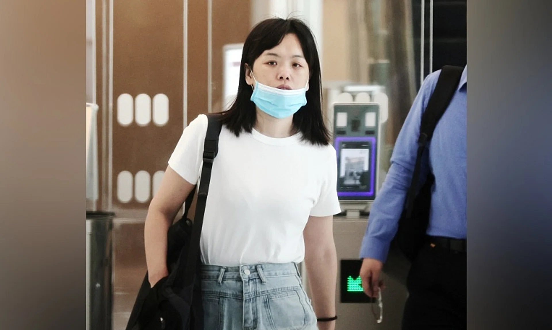 Han Xiaobing, 34, developed feelings for the 29-year-old man but he rejected her advances. 