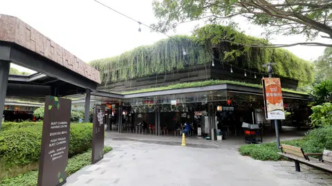 No penalties for Bukit Canberra hawkers who cannot provide free meals: Ong Ye Kung