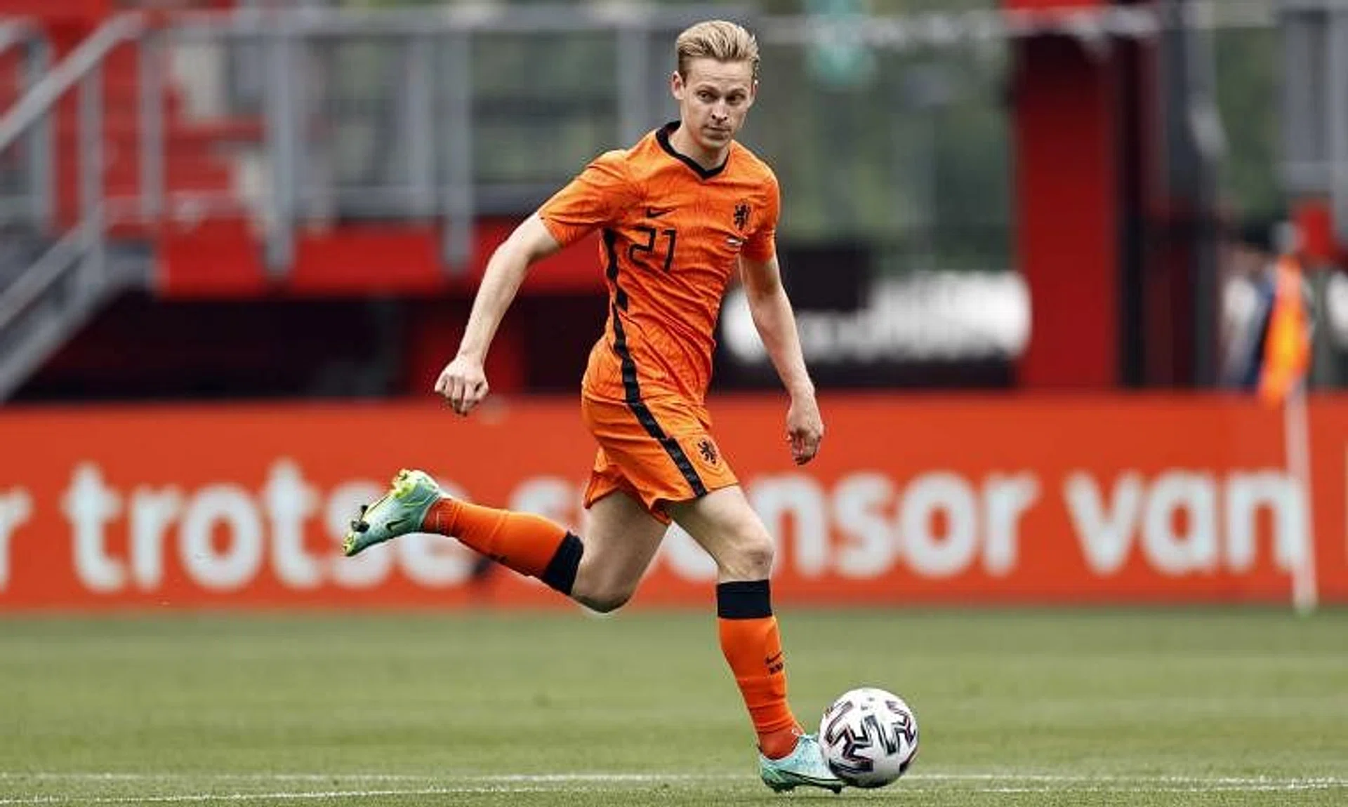  Frenkie de Jong has established himself as one of Dutch coach Louis van Gaal’s favourites.