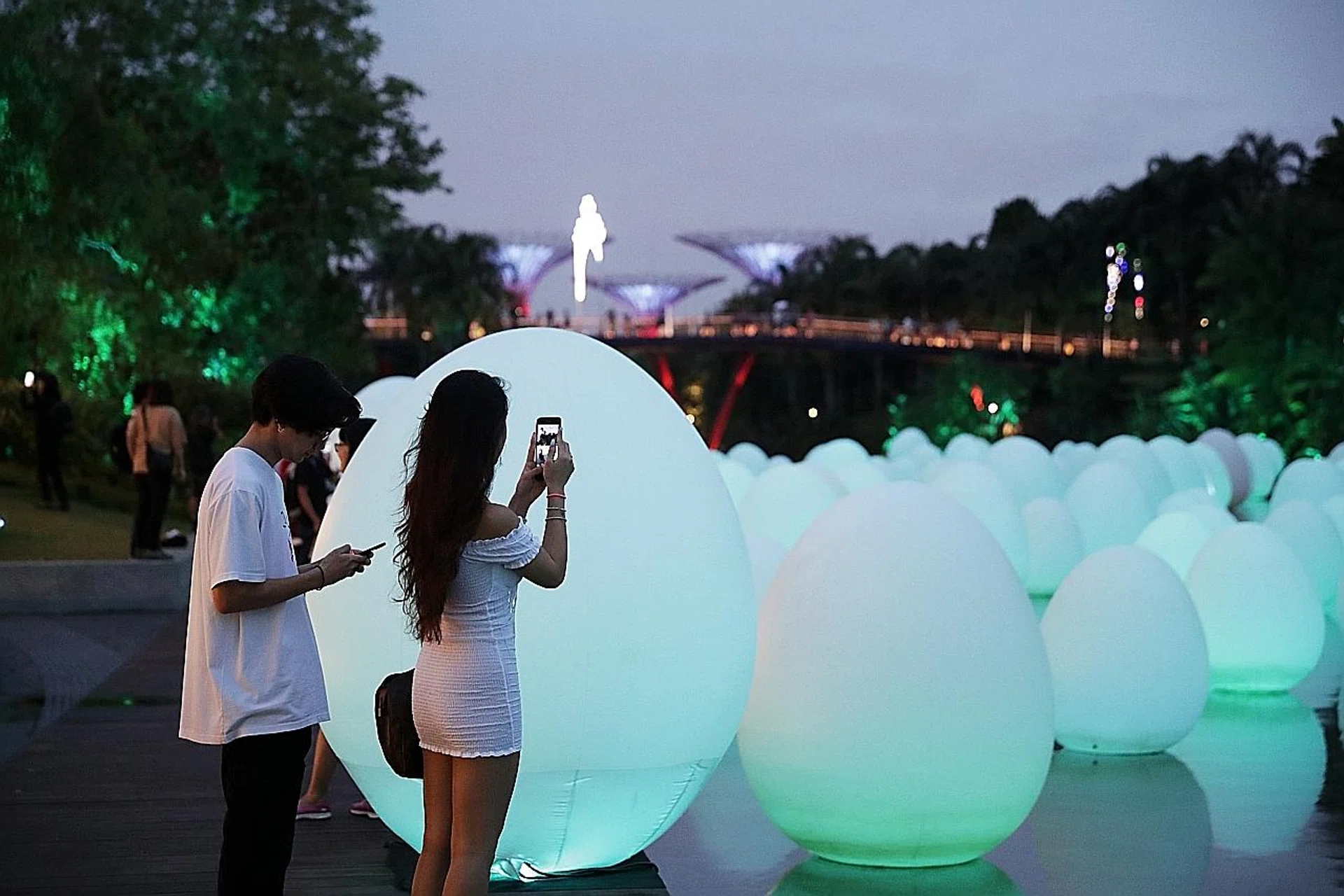 The egg-shaped lights floating on the Dragonfly Lake at Gardens by the Bay emit a musical note and change colours when touched by the guests. 