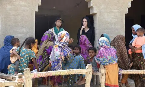 Angelina Jolie steps down as UN refugees envoy