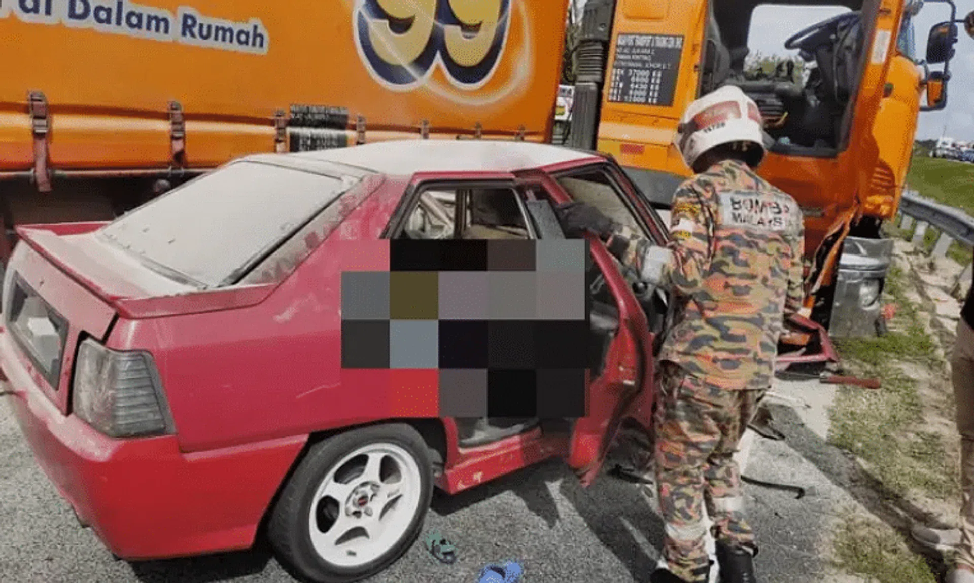 The incident occurred at KM148.1 along the North-South expressway at about 3pm.