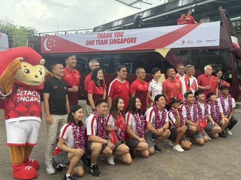 Olympians treated to island-wide cheers in victory parade