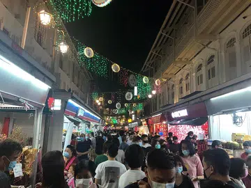 Crowds still seen in Chinatown despite new measures