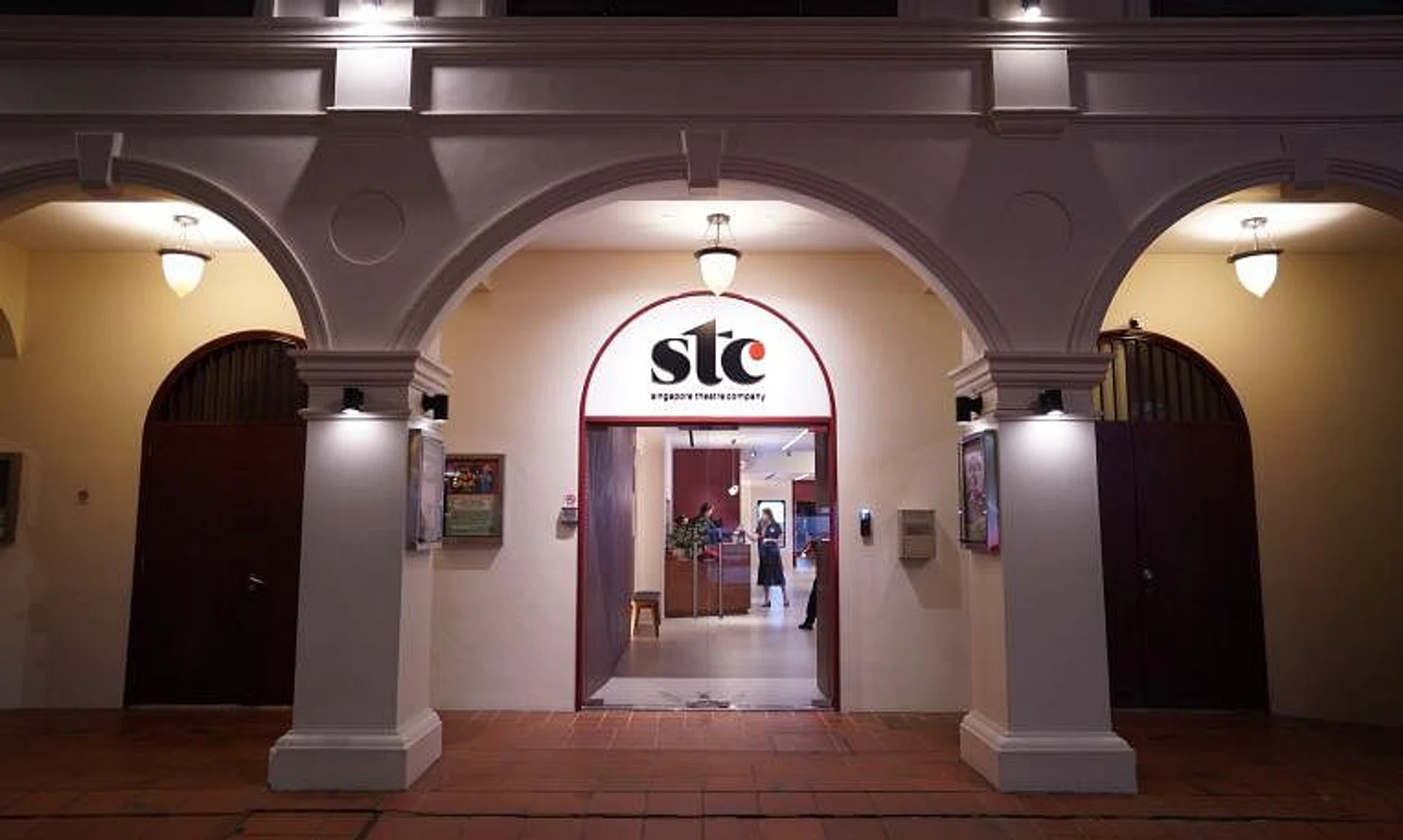 Singapore Theatre Company (STC) will return to its old name of 31 years, Singapore Repertory Theatre (SRT) after members of the theatre community objected to its new name. 