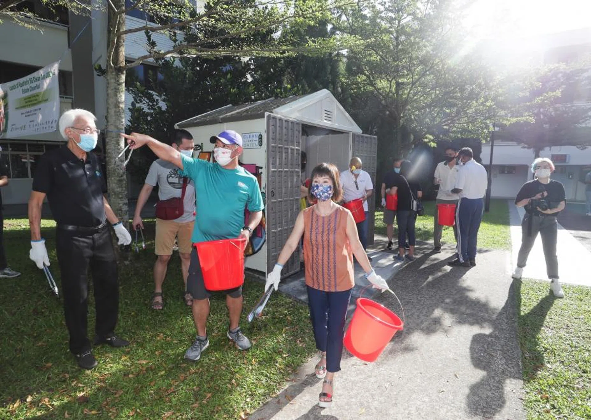 Senior Minister of State for Sustainability and the Environment Amy Khor (centre) was the  guest of honour at the expanded SG Clean Day initiative kick-off. 
