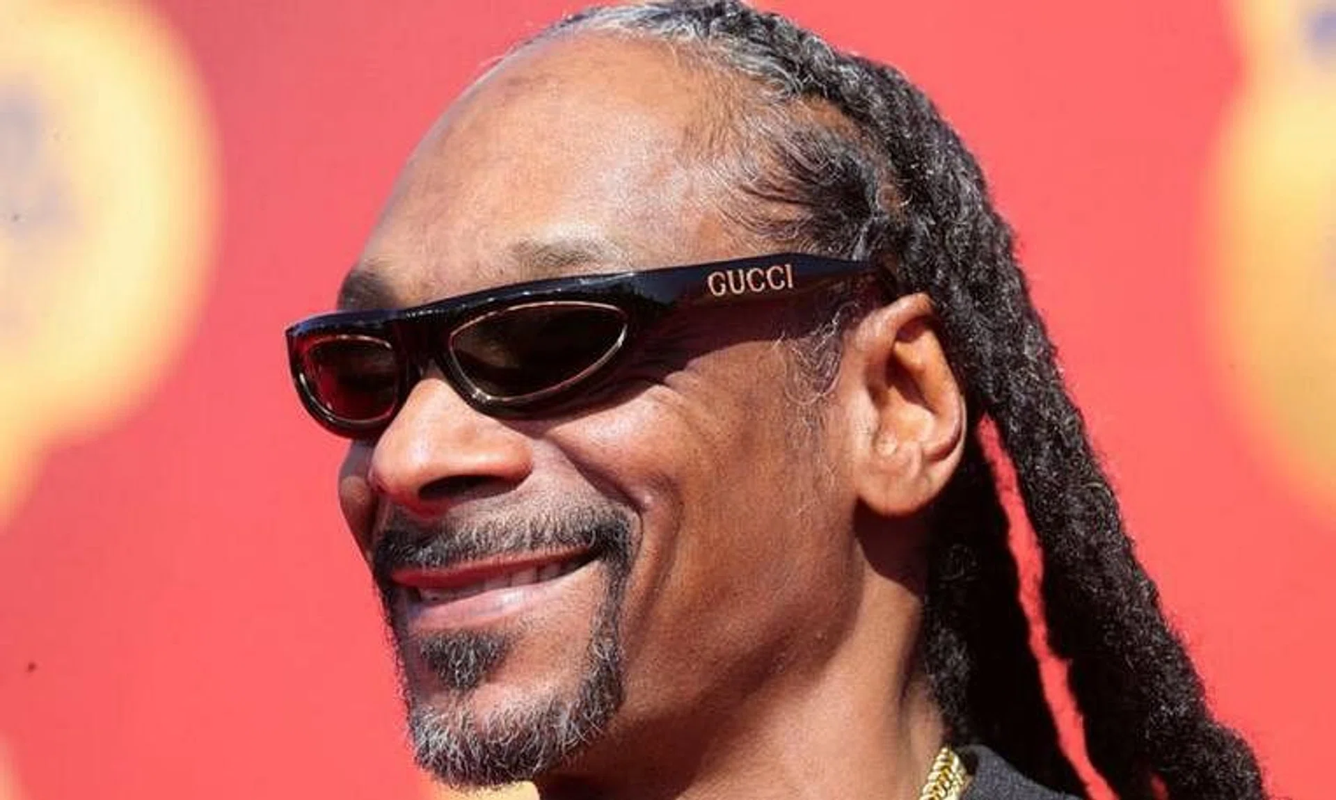 FILE PHOTO: American rapper Snoop Dogg arrives for the MTV Movie & TV Awards at Barker Hangar in Santa Monica, California, U.S., June 5, 2022. REUTERS/David Swanson/File Photo