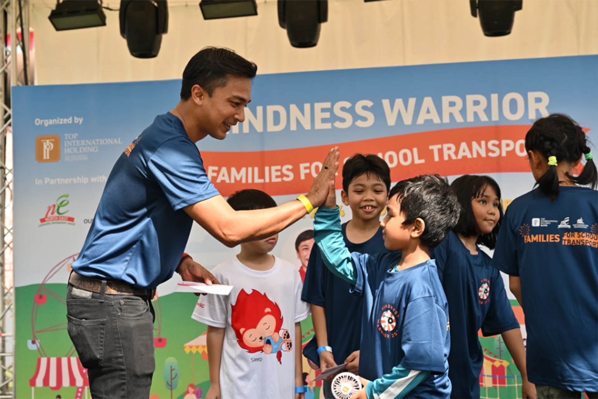North East CDC vice-chairman Elmie Nekmat presenting a beneficiary with a prize after the Kindness Warrior 2024 Relay.