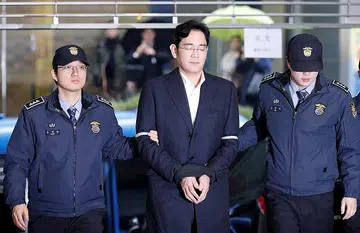 Samsung heir indicted for bribery, embezzlement