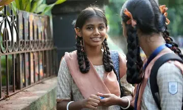Chance encounter transforms girl from Mumbai slum into teenage model, Internet influencer