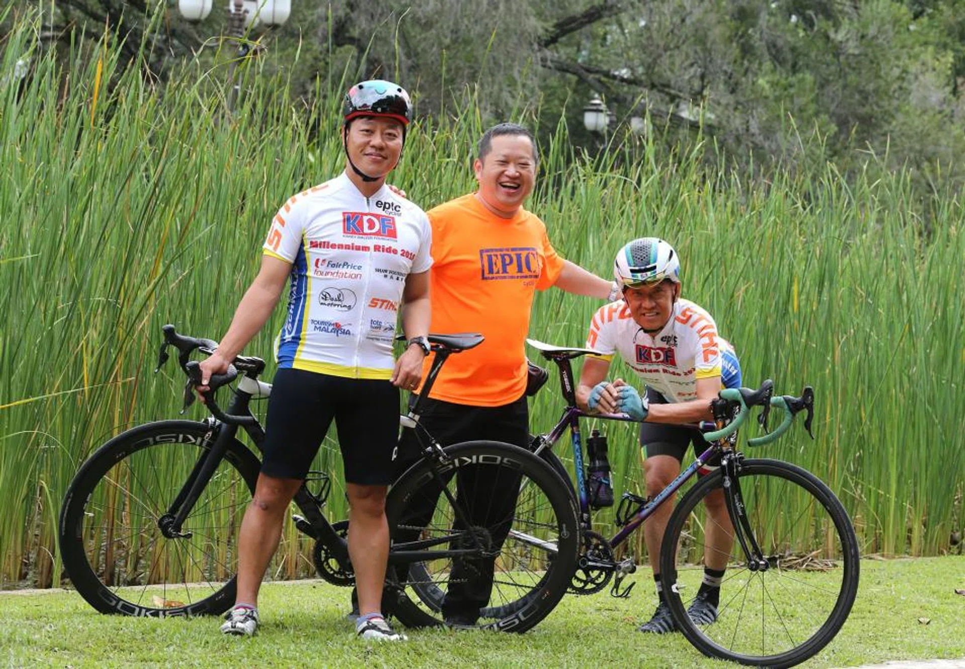 Mr Peter Sng (right), 64 and Mr Gary Lee, 45, wil be cycling 1,000km in four days to raise funds for the Kidney Dialysis Foundation.
Mr Clifford Lee (in orange) organised the past three KDF Millennium Rides. 