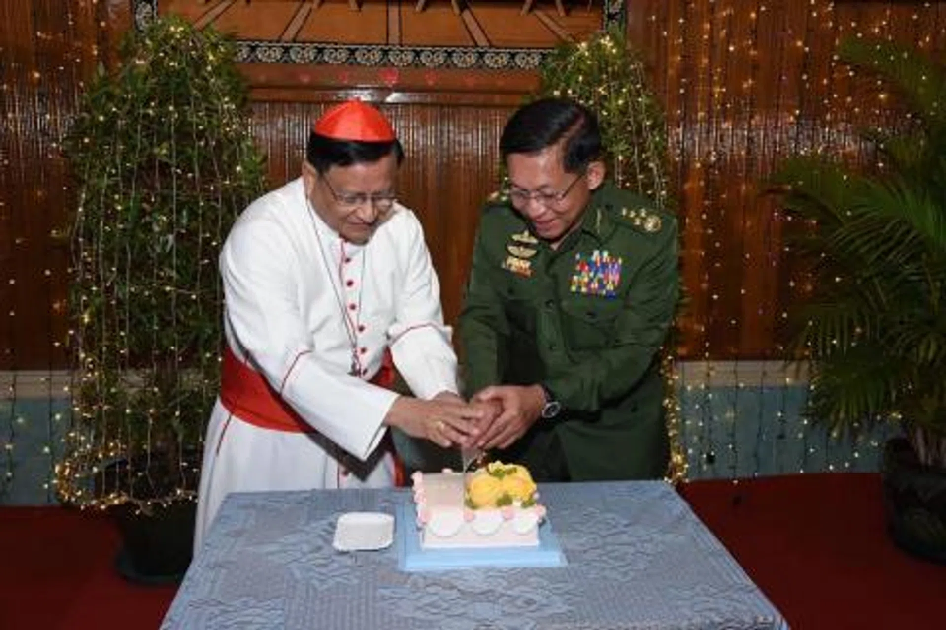 Cardinal Bo posted a photo from the meeting on his Twitter account, showing the pair with smiles on their faces as they jointly cut a Christmas cake.