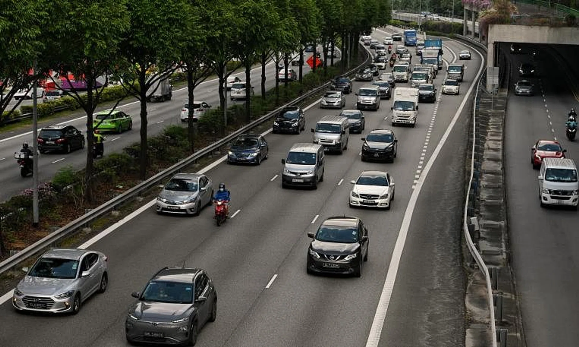 The accident took place on the PIE towards Changi, near the Thomson Road exit.