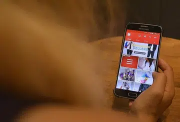 Online shoppers team up to take down rogue accounts
