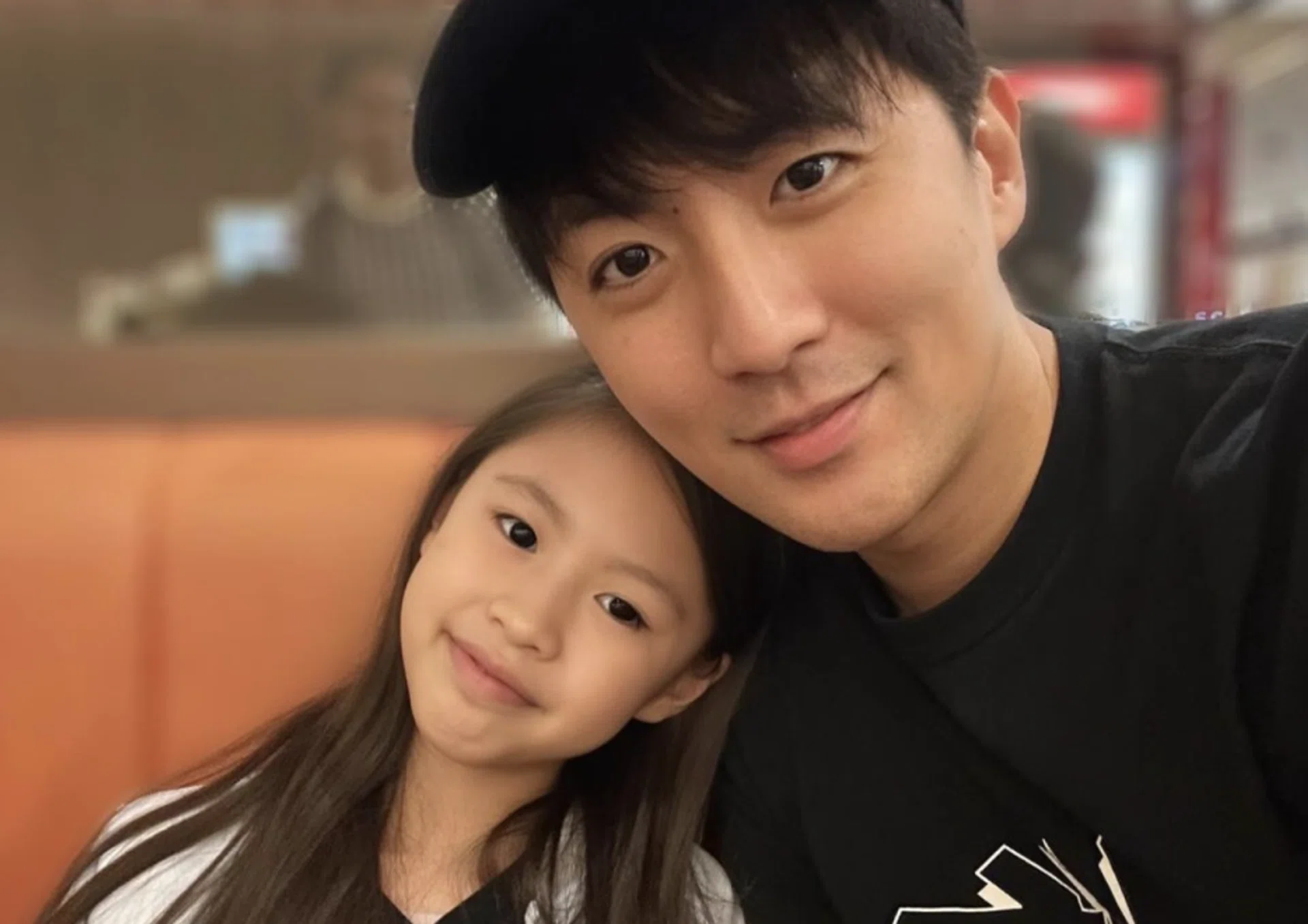 Hong Junyang with his daughter Azalea.