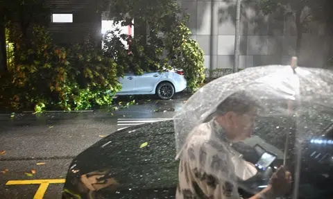 Strong winds, heavy rain batter Singapore