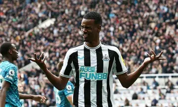 Rampant Newcastle United hit Tottenham Hotspur for six to go third in EPL
