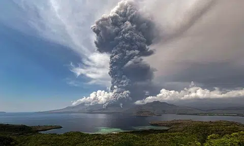 S'pore carriers cancel Bali, Lombok flights after volcano eruption