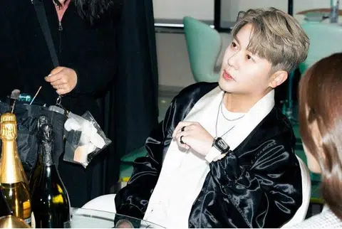 Singaporean lawyer-CEO David Yong makes K-pop debut, signs with Mamamoo's agency