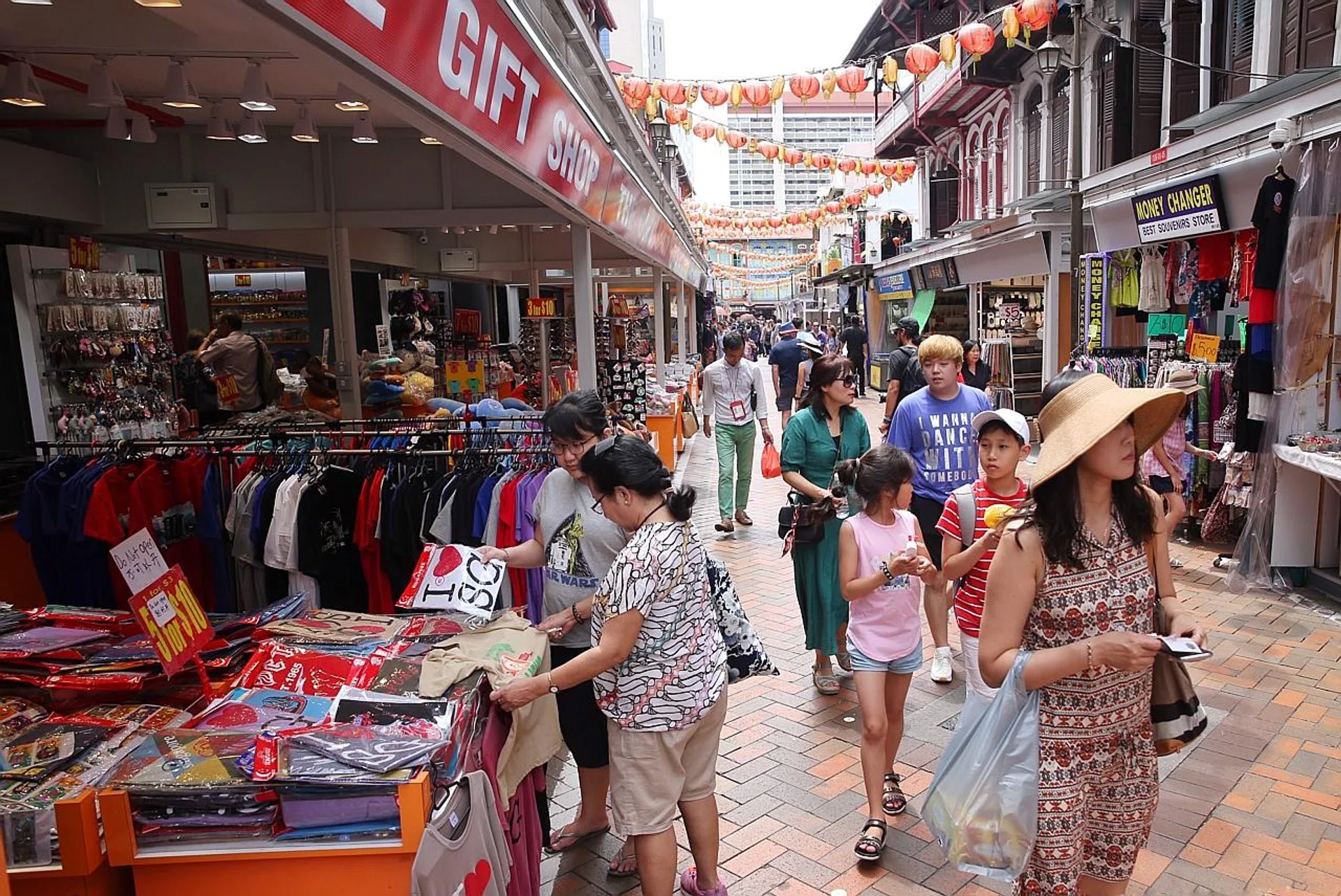 A study found that only 10 out of 113 Singaporeans interviewed would recommend Chinatown's eateries and only five its architecture. 