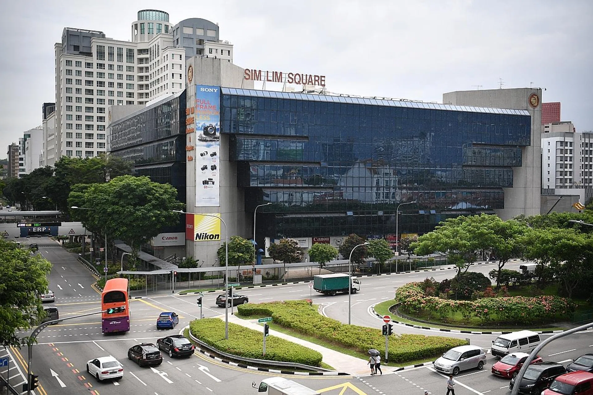 Sim Lim Square was built in 1985. 
