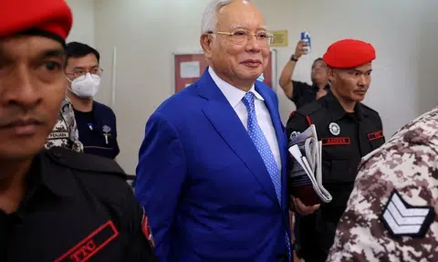 Najib says he met Jho Low, Saudi royal on yacht just for tea