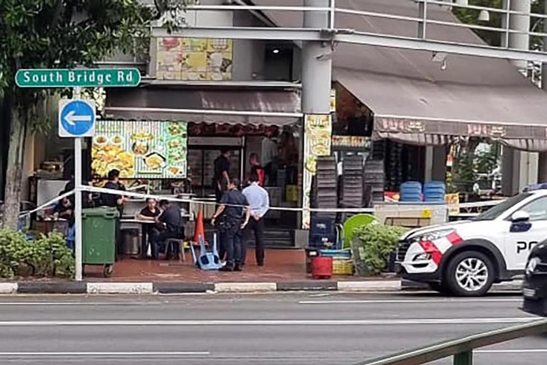 A fight erupted among a group of drunken people outside the coffee shop in the early morning of Feb 28.
