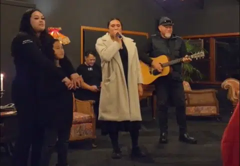 Maori host sings We Are Singapore for lone S'pore tourist