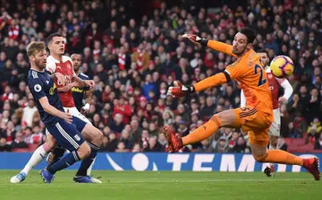 Gunners bounce back to rout feeble Fulham