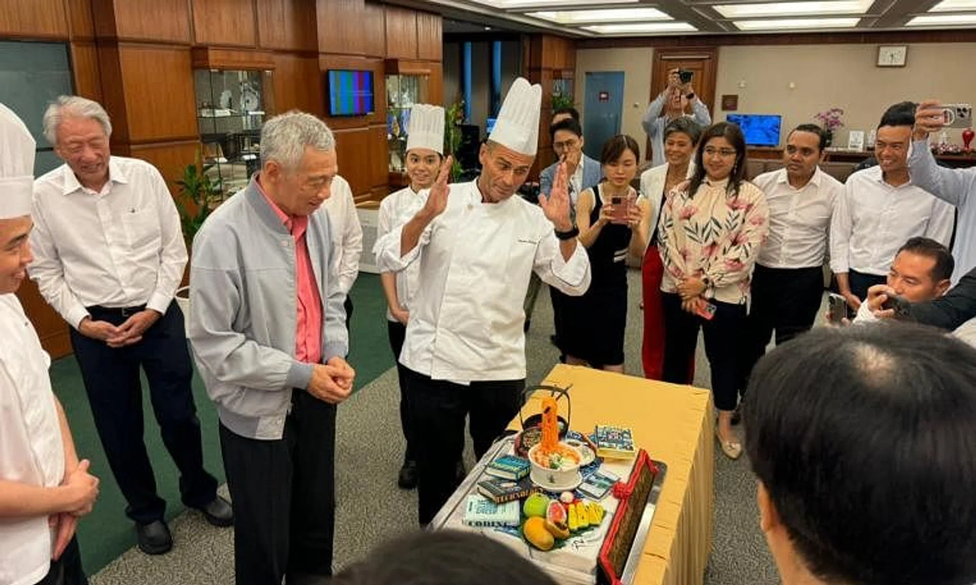 The cake reflected a selection of PM Lee Hsien Loong’s favourite items such as a bowl of mee siam and an assortment of books.