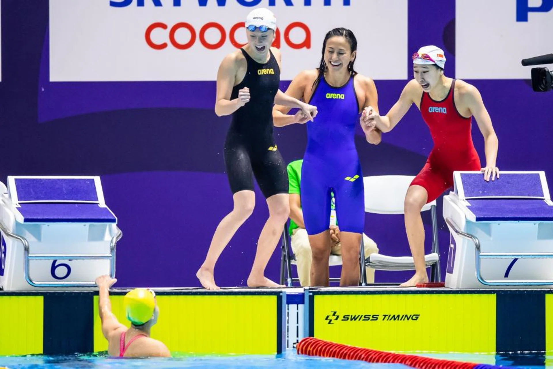 Standing from left: Quah Jing Wen, Quah Ting Wen and Cherlyn Yeoh expressing their joy as anchor-leg swimmer Amanda Lim completes their 4x100m freestyle victory.