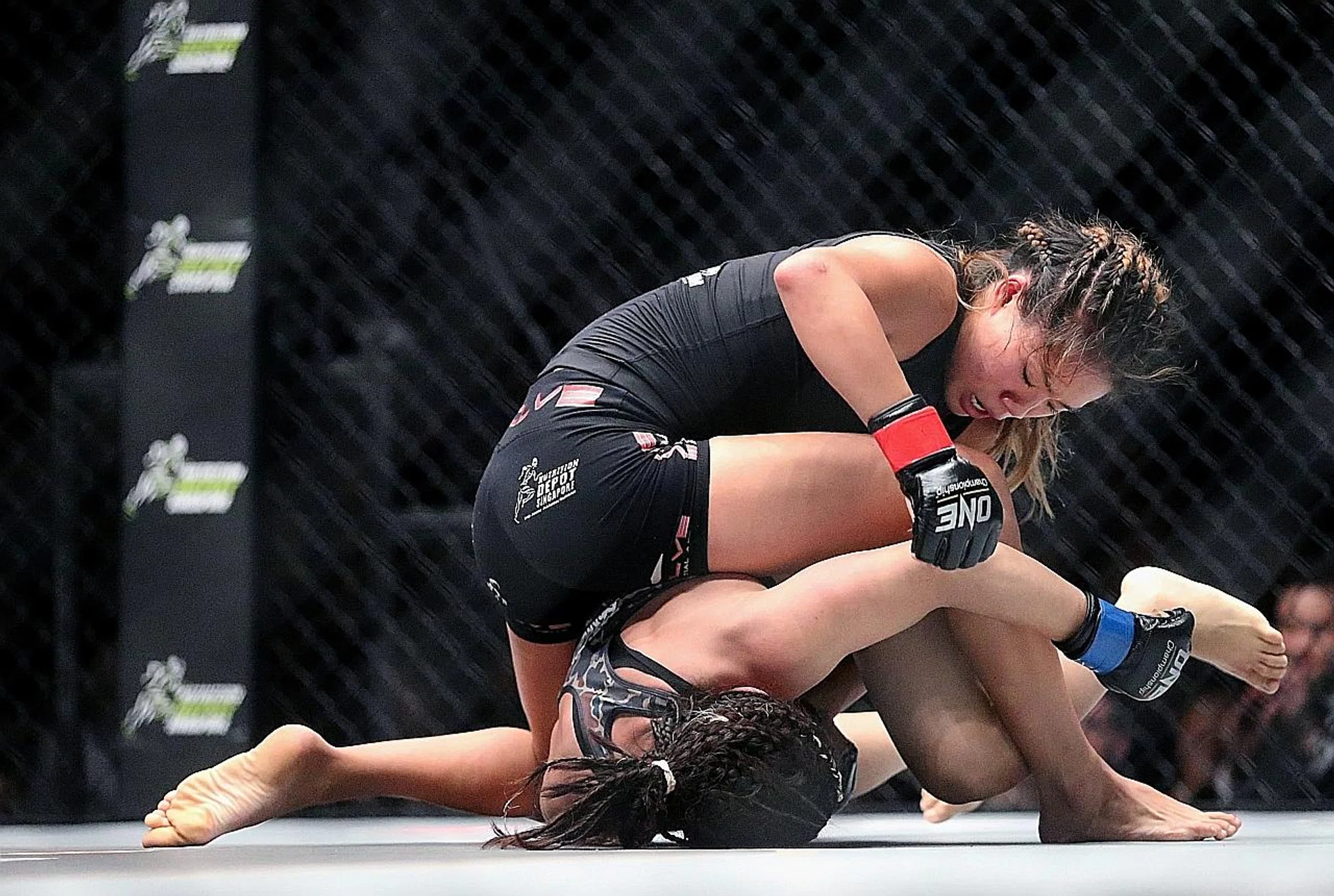 Angela Lee v Mei Yamaguchi. 