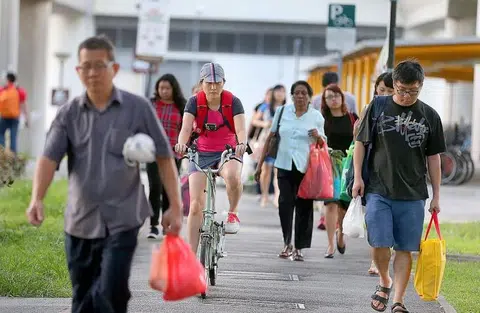Can cyclists and pedestrians coexist on park connectors?